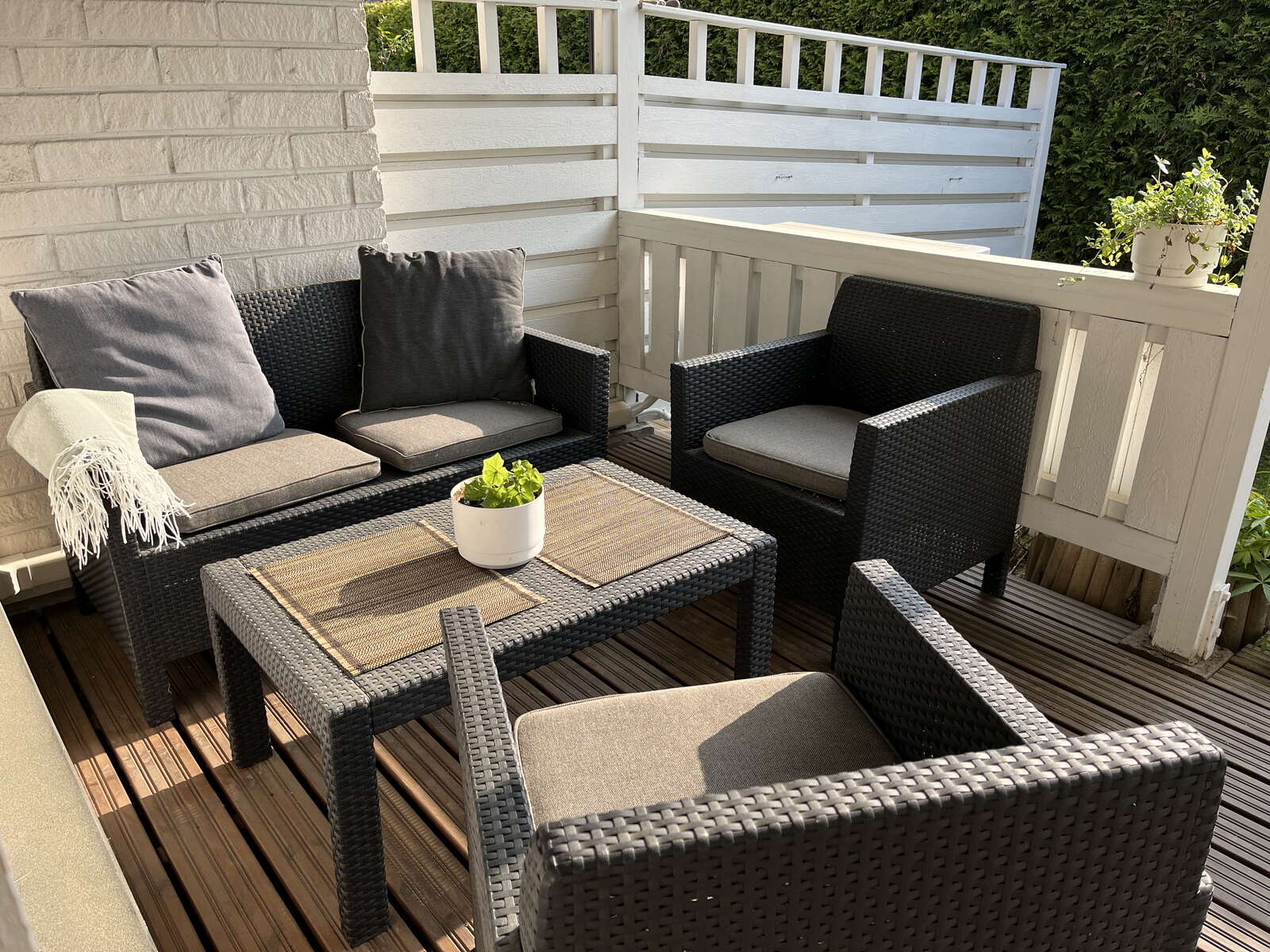 Privat balkong med sittplatser vid Gem of Vuosaari